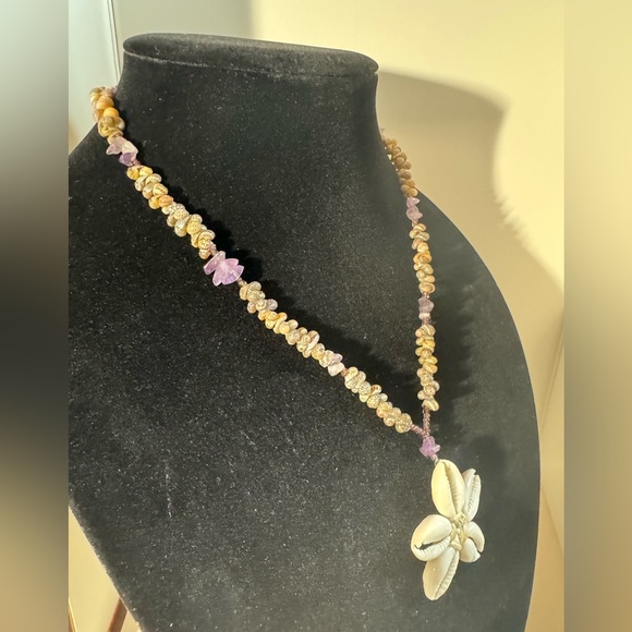 Seashell and Amethyst Chip Necklace with beautiful flower pendant out of shells. - Picture 2 of 6